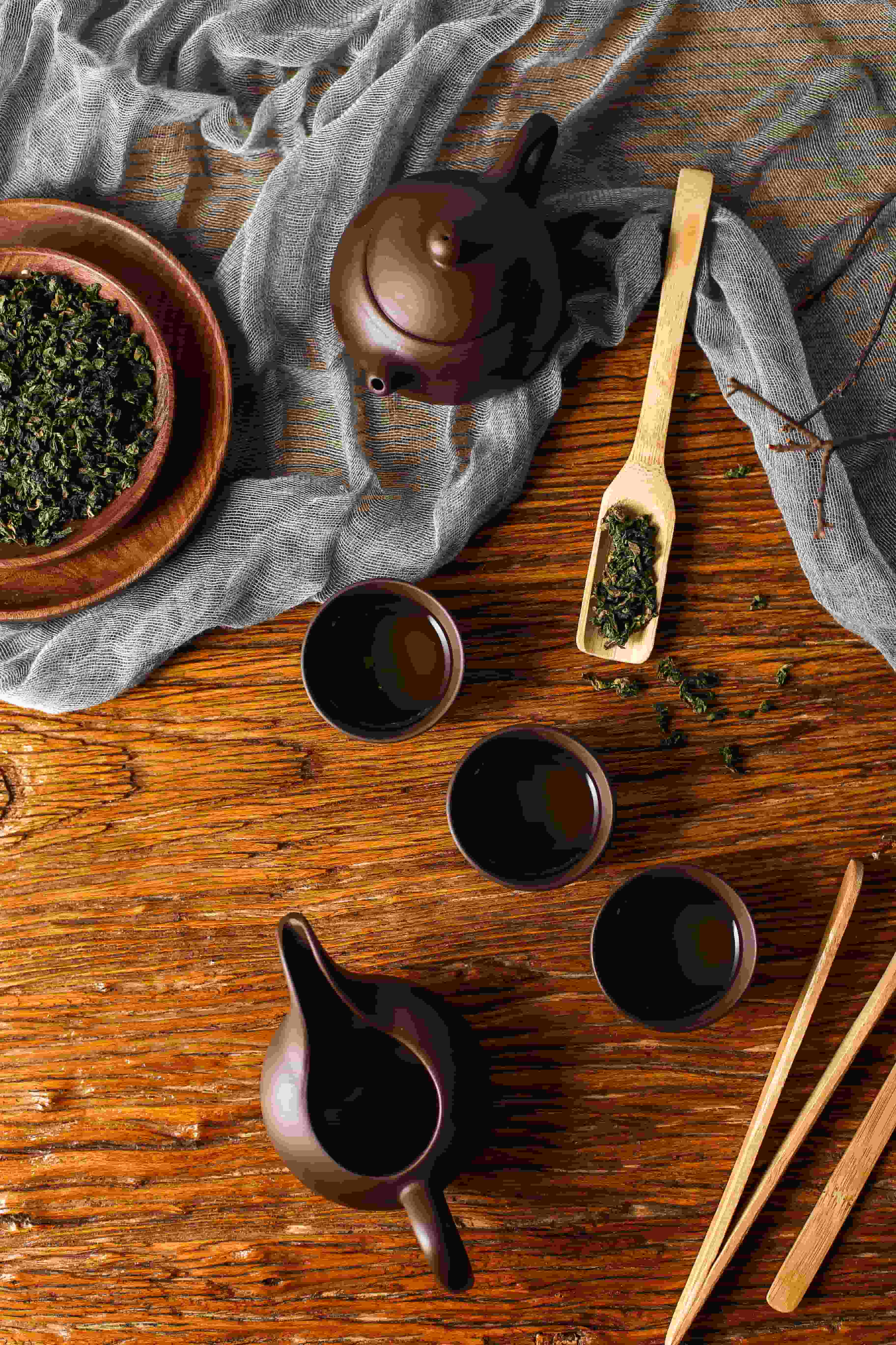 喝龙井为什么必须用玻璃杯？西湖明前茶冲泡指南